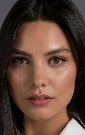 Фотография актёра – Хазал Филиз Кючюккёсе (Hazal Filiz Küçükköse)