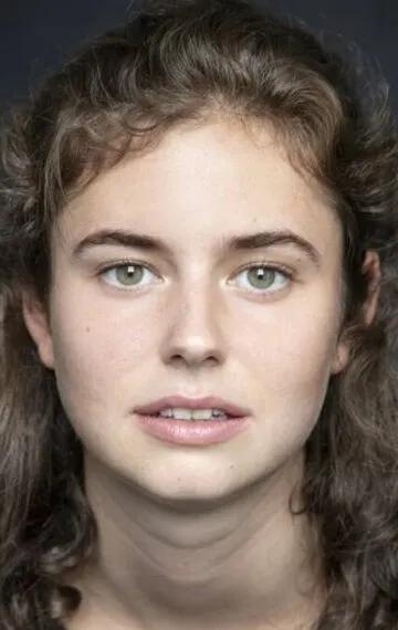 Фотография актёра – Элисон Оливер (Alison Oliver)