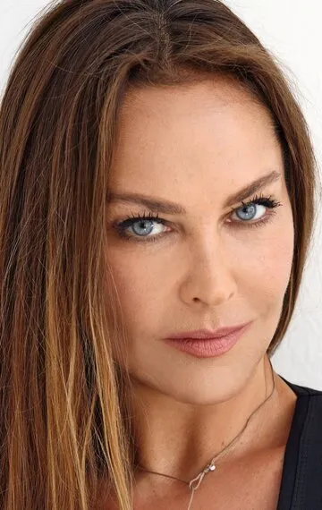 Фотография актёра – Хюлья Авшар (Hülya Avşar)