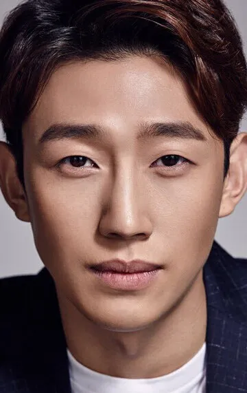 Фотография актёра – Кан Ги-ён (Kang Gi-yeong)
