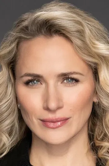 Фотография актёра – Шантель Ван Сантен (Shantel Van Santen)