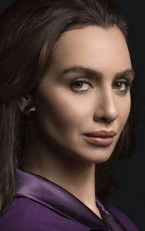 Фотография актёра – Бирдже Акалай (Birce Akalay)