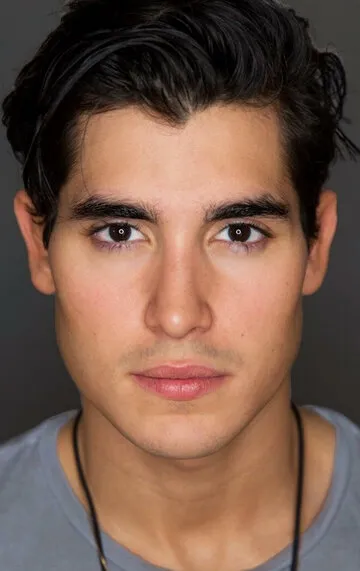 Фотография актёра – Энрике Сага (Henrique Zaga)