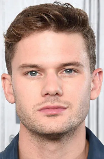 Фотография актёра – Джереми Ирвин (Jeremy Irvine)