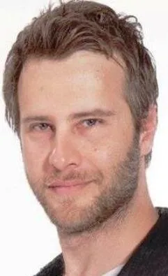 Фотография актёра – Озгюр Чевик (Özgür Çevik)