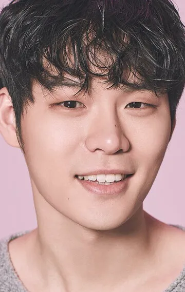 Фотография актёра – Юн Джи-он (Yoon Ji-on)