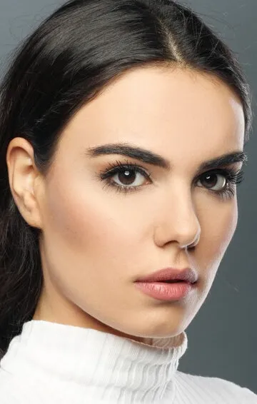 Фотография актёра – Озгю Кая (Özgü Kaya)