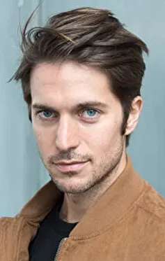 Фотография актёра – Лукас Браво (Lucas Bravo)