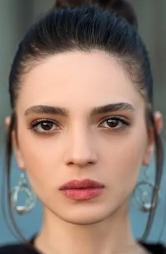 Фотография актёра – Шифанур Гюль (Şifanur Gül)