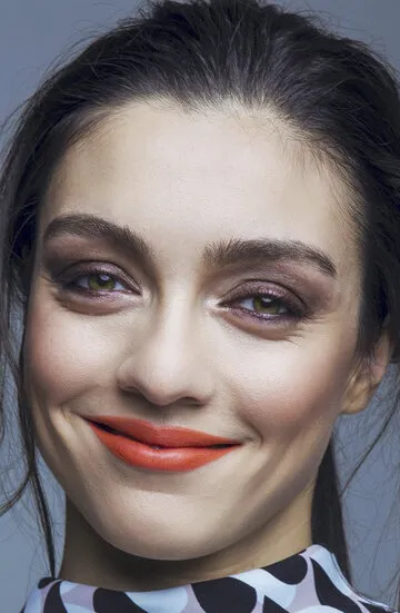 Фотография актёра – Мэрвэ Диздар (Merve Dizdar)