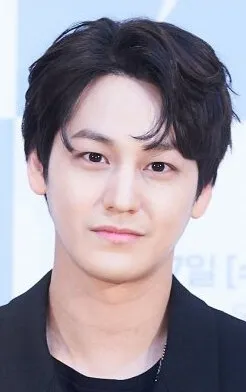 Фотография актёра – Ким Бом (Kim Beom)