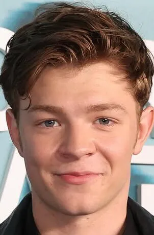 Фотография актёра – Оакс Фигли (Oakes Fegley)
