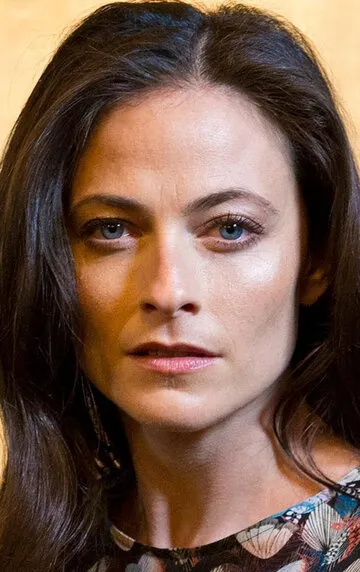 Фотография актёра – Лара Пулвер (Lara Pulver)