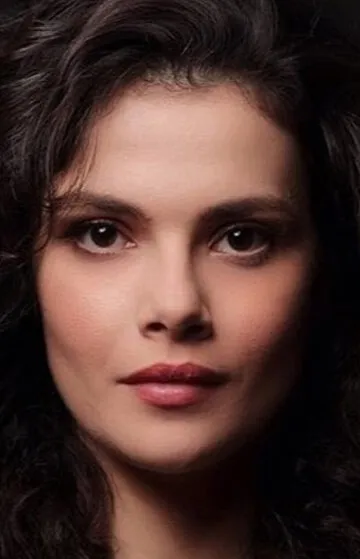 Фотография актёра – Синем Унсал (Sinem Ünsal)