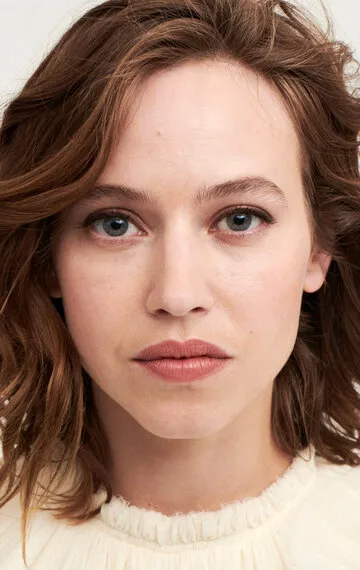 Фотография актёра – Лу де Лааж (Lou de Laâge)