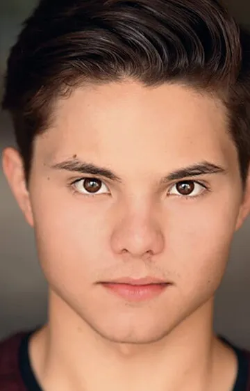 Фотография актёра – Зак Каллисон (Zach Callison)