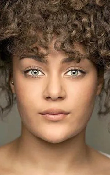 Фотография актёра – Идзука Хойл (Izuka Hoyle)