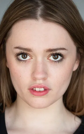 Фотография актёра – Эйми Лу Вуд (Aimee Lou Wood)